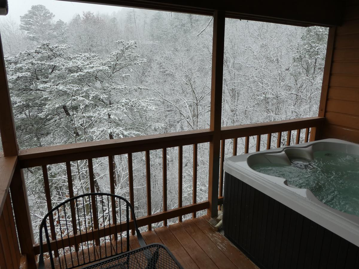 Ladybug Resort Romantic Cabin With Mountain Views, Game Room, Close To Dollywood Sevierville Buitenkant foto