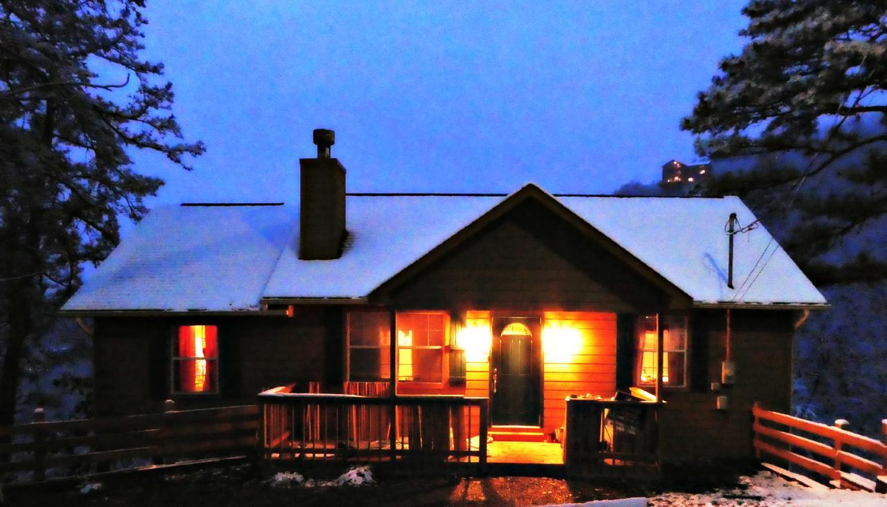 Ladybug Resort Romantic Cabin With Mountain Views, Game Room, Close To Dollywood Sevierville Buitenkant foto
