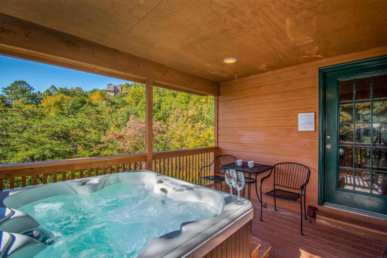 Ladybug Resort Romantic Cabin With Mountain Views, Game Room, Close To Dollywood Sevierville Buitenkant foto