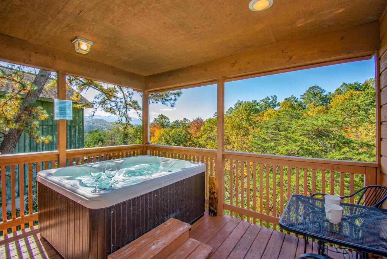 Ladybug Resort Romantic Cabin With Mountain Views, Game Room, Close To Dollywood Sevierville Buitenkant foto